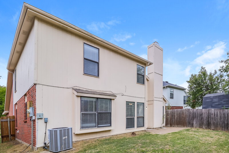 2,530/Mo, 5203 Barberry Dr Arlington, TX 76018 Rear View