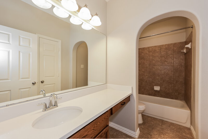 2,665/Mo, 221 Dancing Light Ln Red Oak, TX 75154 Bathroom View