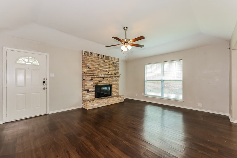 2,060/Mo, 7509 Evergreen Dr Watauga, TX 76148 Living Room View 2
