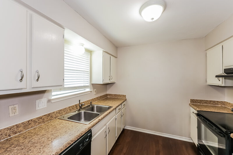 2,060/Mo, 7509 Evergreen Dr Watauga, TX 76148 Kitchen View
