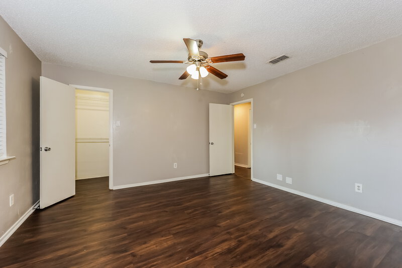 2,060/Mo, 7509 Evergreen Dr Watauga, TX 76148 Main Bedroom View 2