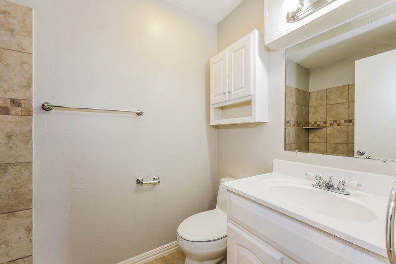 2,060/Mo, 7509 Evergreen Dr Watauga, TX 76148 Bathroom View