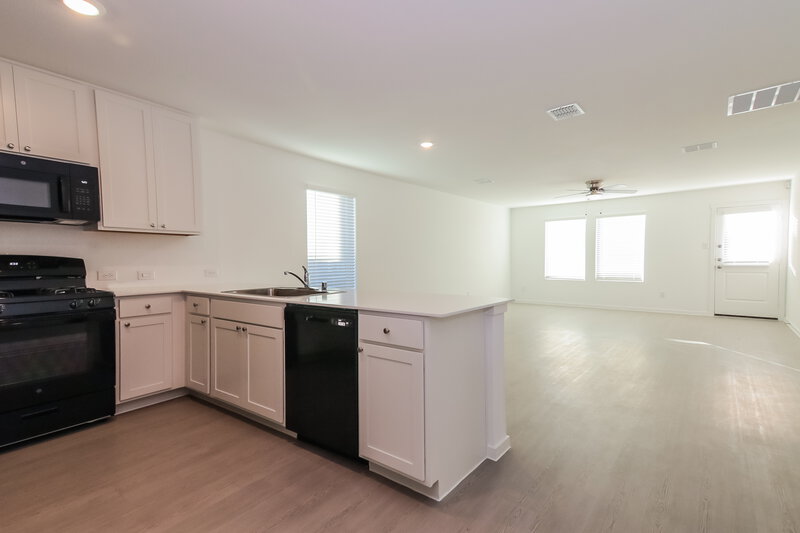 1,760/Mo, 5324 Agalinis Ave Royse City, TX 75189 Kitchen View