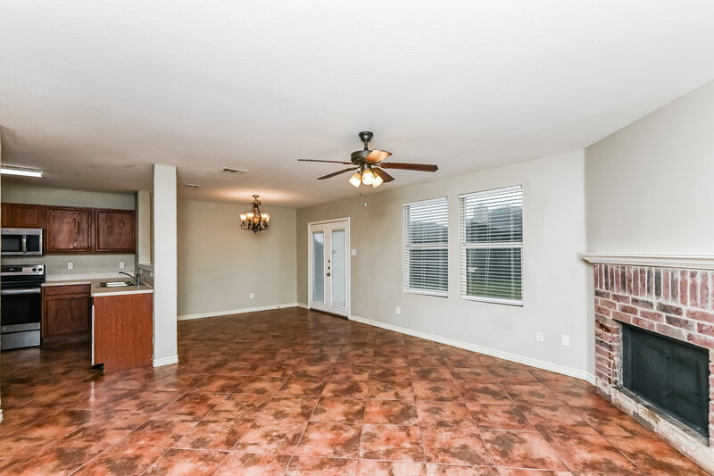 2,340/Mo, 517 Creekbend St Crowley, TX 76036 Living Room View 2