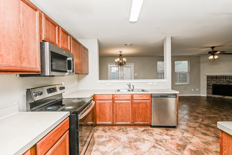 2,340/Mo, 517 Creekbend St Crowley, TX 76036 Kitchen View