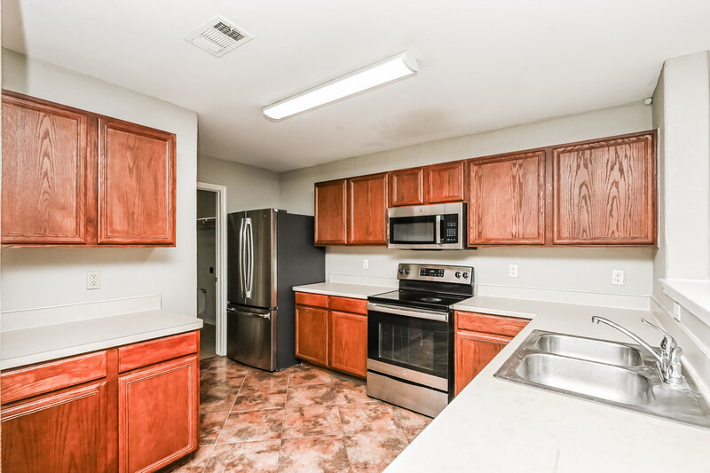 2,340/Mo, 517 Creekbend St Crowley, TX 76036 Kitchen View 2