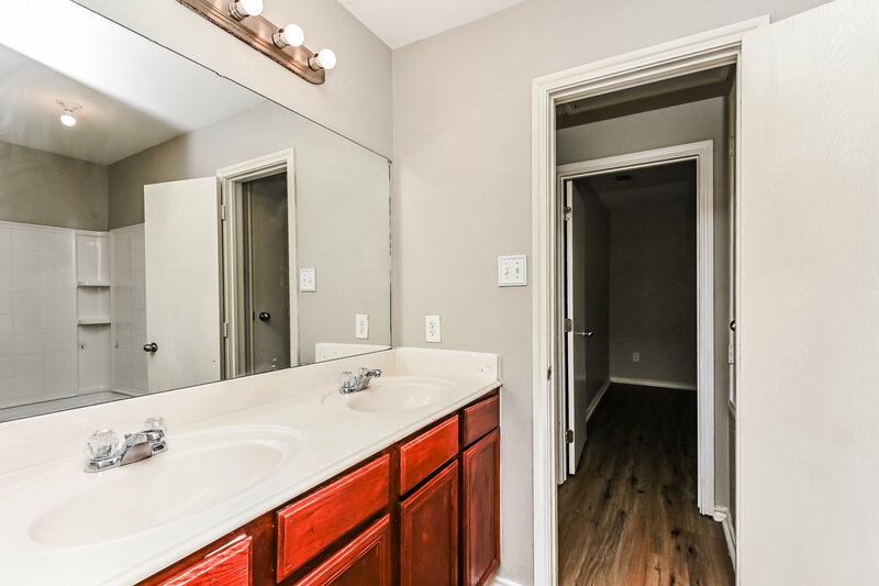 2,340/Mo, 517 Creekbend St Crowley, TX 76036 Bathroom View