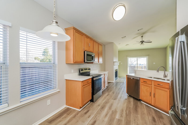 2,295/Mo, 2668 Pioneer Bluffs Rd Balch Springs, TX 75181 Kitchen View