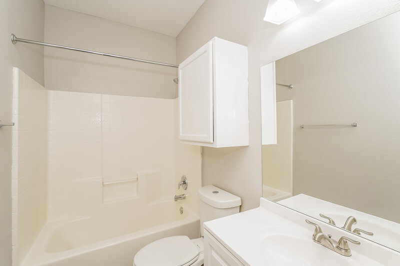 2,295/Mo, 2668 Pioneer Bluffs Rd Balch Springs, TX 75181 Bathroom View