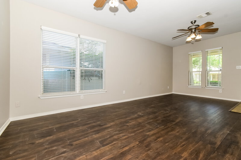 1,795/Mo, 1116 Oakcrest Dr Providence Village, TX 76227 Living Room View