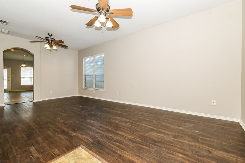 1,795/Mo, 1116 Oakcrest Dr Providence Village, TX 76227 Living Room View 2