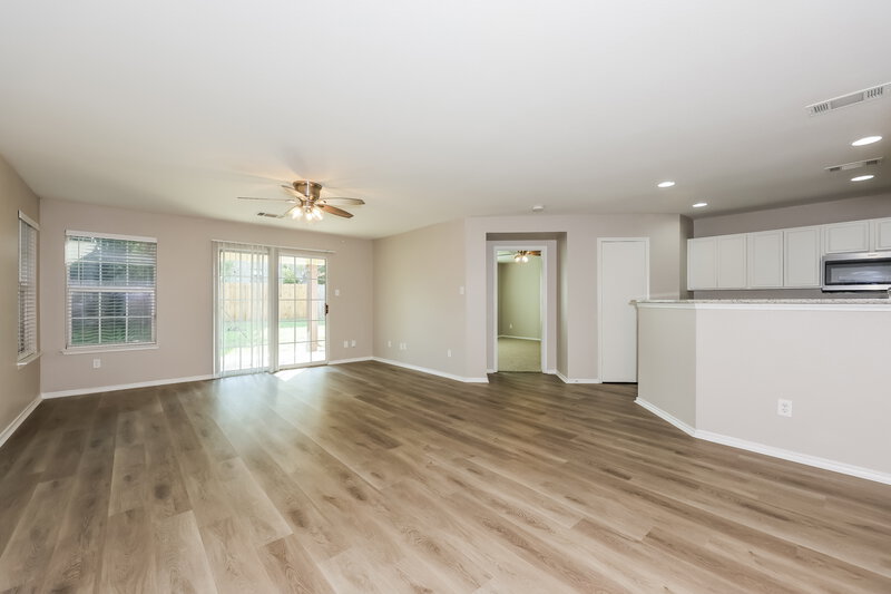 3,040/Mo, 7718 Water Fowl Trl Arlington, TX 76002 Living Room View