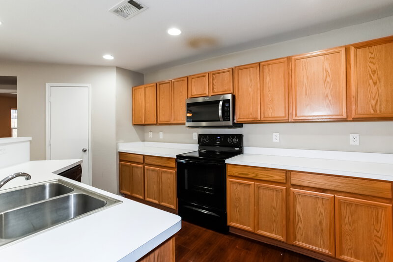 0/Mo, 7718 Water Fowl Trl Arlington, TX 76002 Kitchen View