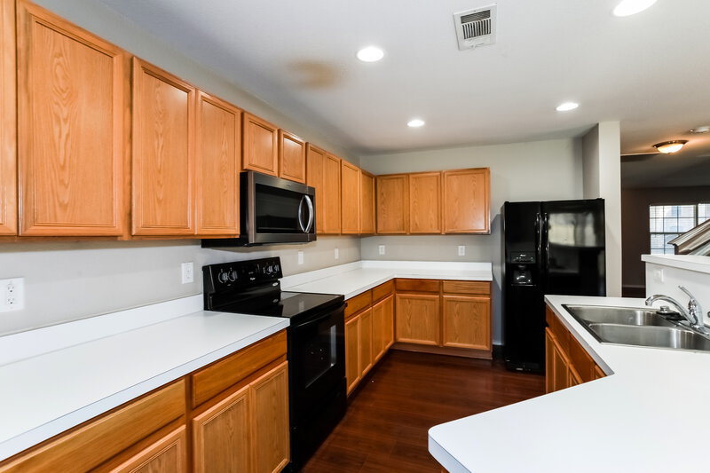 0/Mo, 7718 Water Fowl Trl Arlington, TX 76002 Kitchen View 2