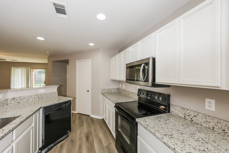 3,040/Mo, 7718 Water Fowl Trl Arlington, TX 76002 Kitchen View