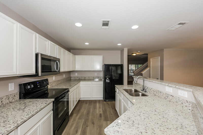3,040/Mo, 7718 Water Fowl Trl Arlington, TX 76002 Kitchen View 2