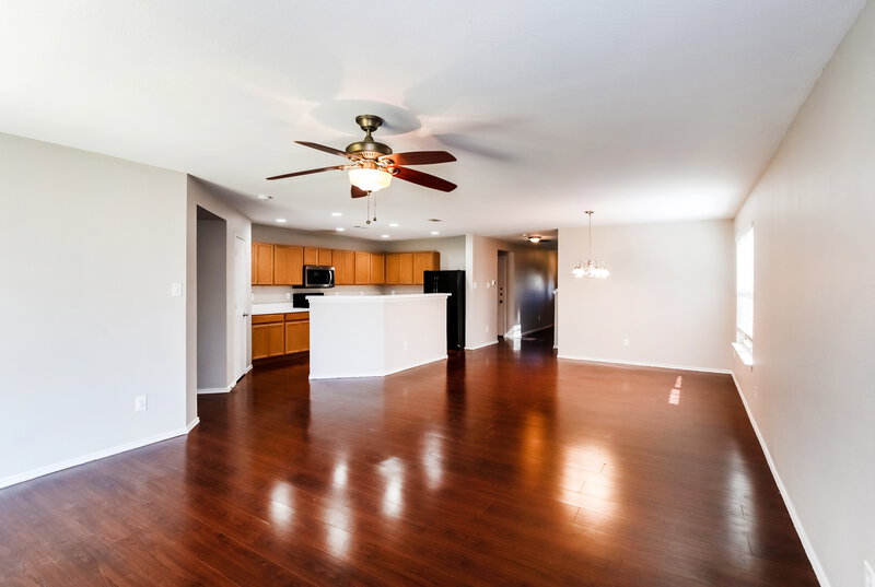 0/Mo, 7718 Water Fowl Trl Arlington, TX 76002 Family Room View 2