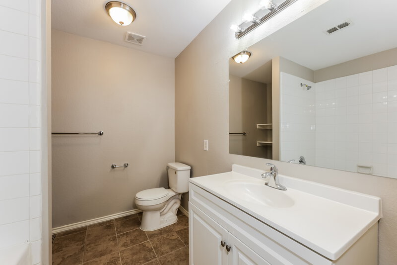 1,805/Mo, 2029 Wildwood Dr Forney, TX 75126 Main Bathroom View