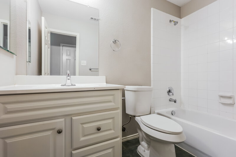 1,805/Mo, 2029 Wildwood Dr Forney, TX 75126 Bathroom View