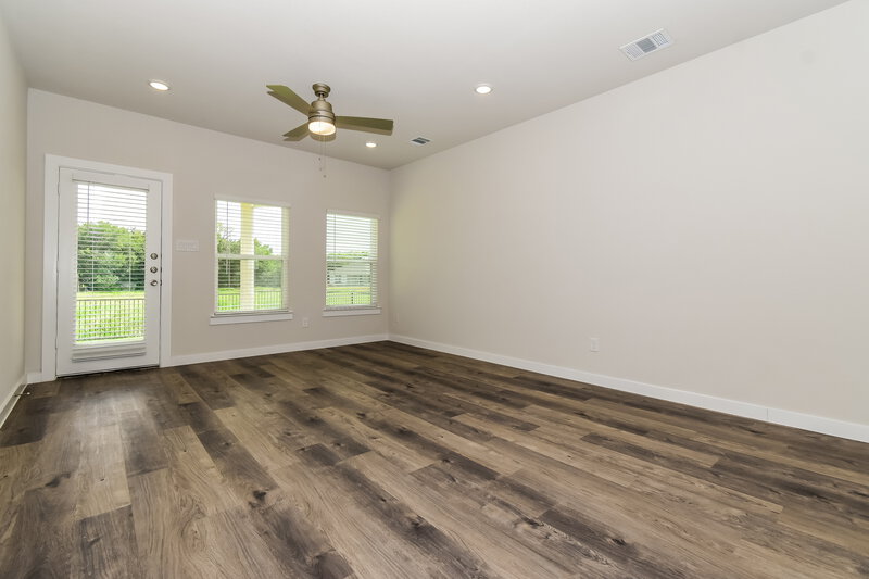 1,995/Mo, 320 Sun Harvest Dr Royse City, TX 75189 Living Room View 2