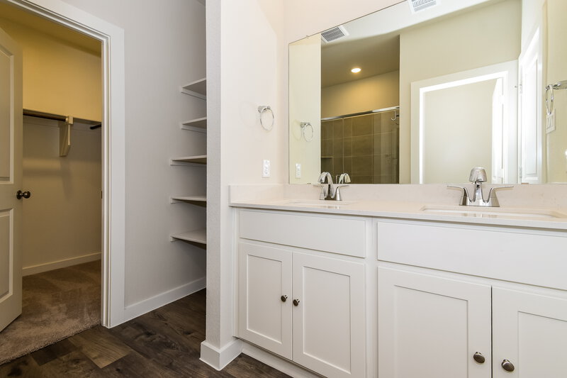 1,995/Mo, 320 Sun Harvest Dr Royse City, TX 75189 Main Bathroom View
