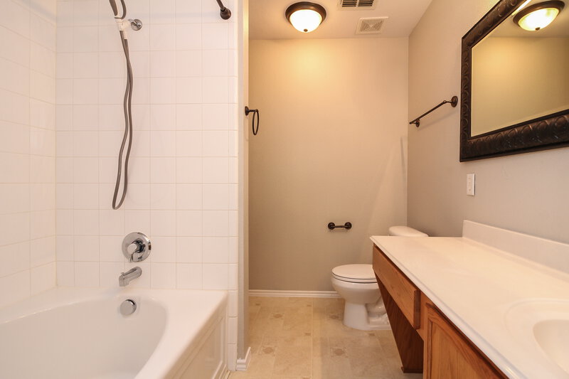 2,065/Mo, 2008 Natchez Dr Forney, TX 75126 Master Bathroom View