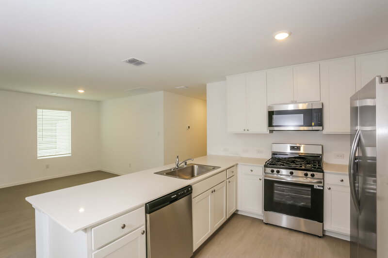 1,895/Mo, 1812 Javelina St Royse City, TX 75189 Kitchen View 2