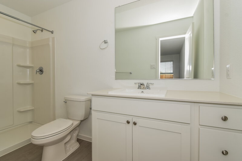 1,780/Mo, 1817 Javelina St Royse City, TX 75189 Main Bathroom View