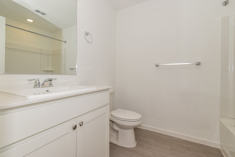 1,780/Mo, 1817 Javelina St Royse City, TX 75189 Bathroom View