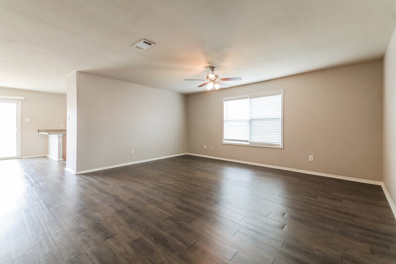 2,065/Mo, 2040 Shawnee Trl Heartland, TX 75126 Living Room View