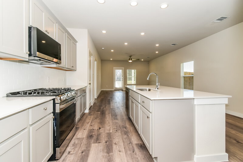 2,255/Mo, 324 Sun Harvest Dr Royse City, TX 75189 Kitchen View 2