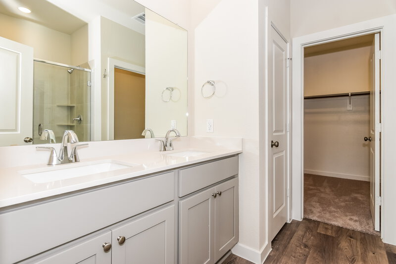 2,255/Mo, 324 Sun Harvest Dr Royse City, TX 75189 Main Bathroom View