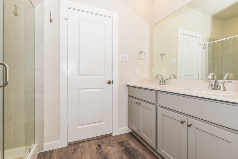 2,255/Mo, 324 Sun Harvest Dr Royse City, TX 75189 Main Bathroom View 2