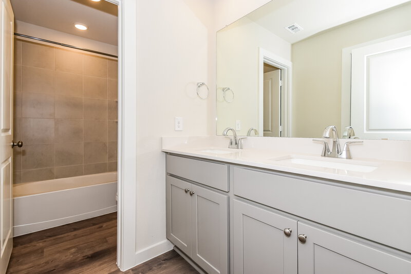 2,255/Mo, 324 Sun Harvest Dr Royse City, TX 75189 Bathroom View