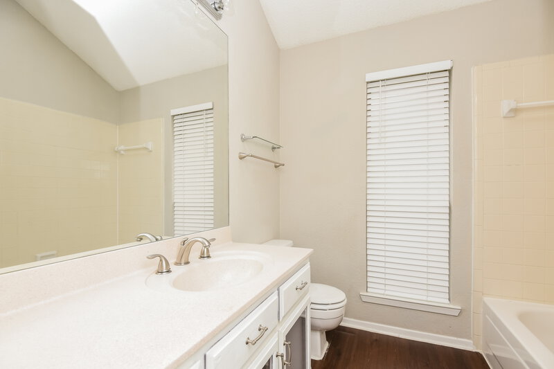 2,025/Mo, 1861 Kings Canyon Cir Fort Worth, TX 76134 Bathroom View