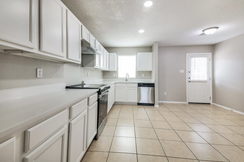 2,195/Mo, 1435 Foxwood Ln Rockwall, TX 75032 Kitchen View 2