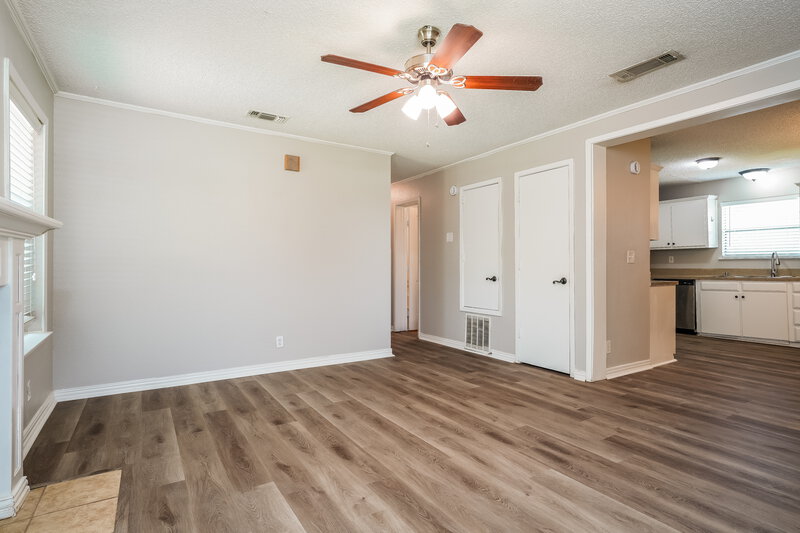 1,905/Mo, 505 Plainview Dr Mansfield, TX 76063 Living Room View