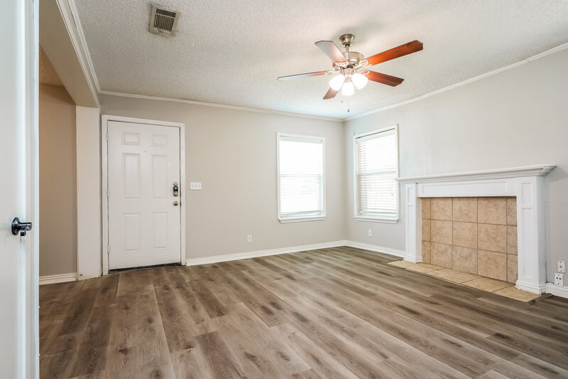 1,905/Mo, 505 Plainview Dr Mansfield, TX 76063 Living Room View 2