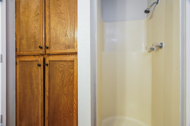1,905/Mo, 505 Plainview Dr Mansfield, TX 76063 Main Bathroom View 2