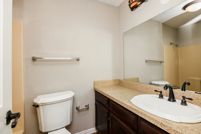 2,005/Mo, 505 Plainview Dr Mansfield, TX 76063 Bathroom View