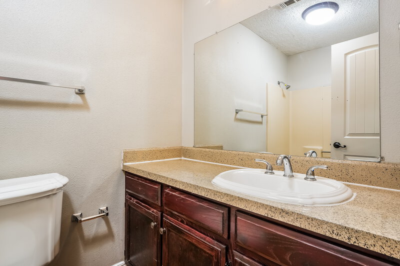 1,905/Mo, 505 Plainview Dr Mansfield, TX 76063 Bathroom View
