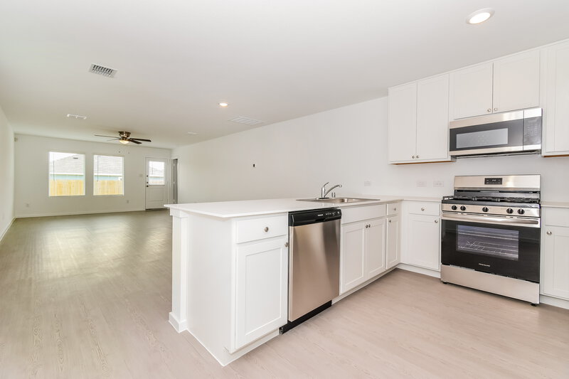 1,855/Mo, 1032 Calley Pear Trl Princeton, TX 75407 Kitchen View 2