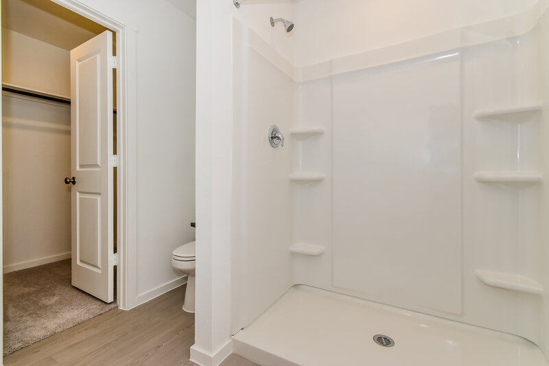 1,855/Mo, 1032 Calley Pear Trl Princeton, TX 75407 Main Bathroom View