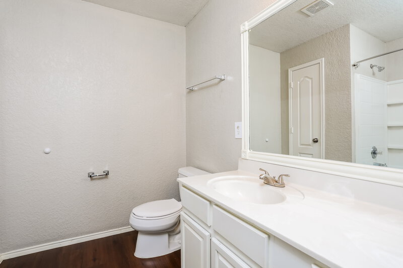 2,235/Mo, 7501 Grass Valley Trl Fort Worth, TX 76123 Main Bathroom View