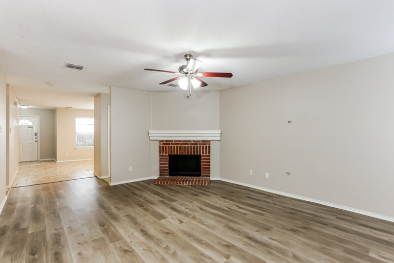 2,770/Mo, 1010 Mazourka Dr Arlington, TX 76001 Living Room View