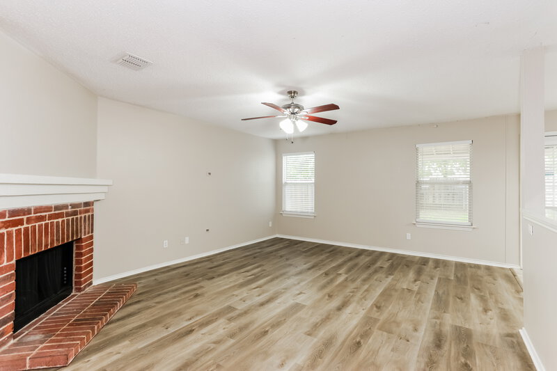 2,770/Mo, 1010 Mazourka Dr Arlington, TX 76001 Living Room View 2