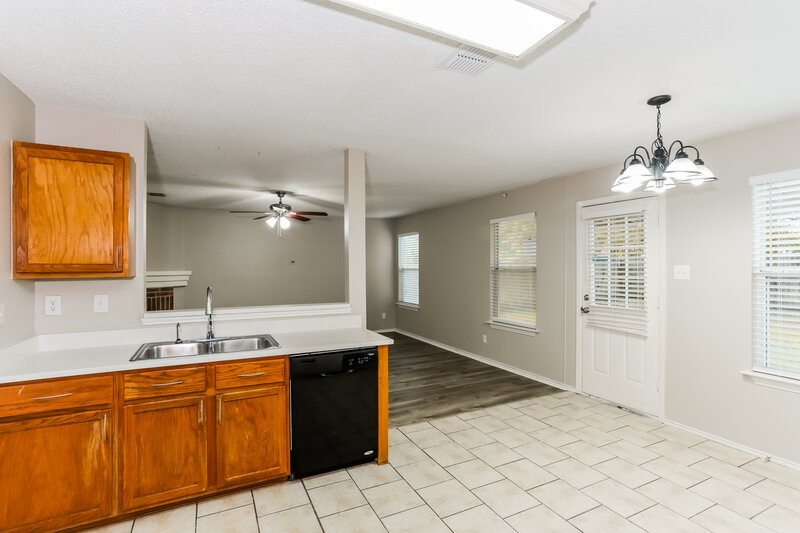 2,770/Mo, 1010 Mazourka Dr Arlington, TX 76001 Kitchen View