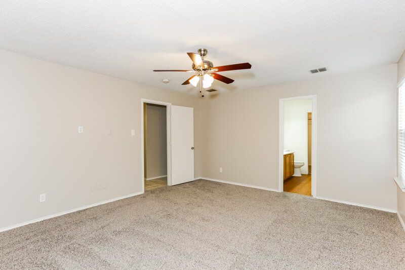 2,770/Mo, 1010 Mazourka Dr Arlington, TX 76001 Main Bedroom View 2