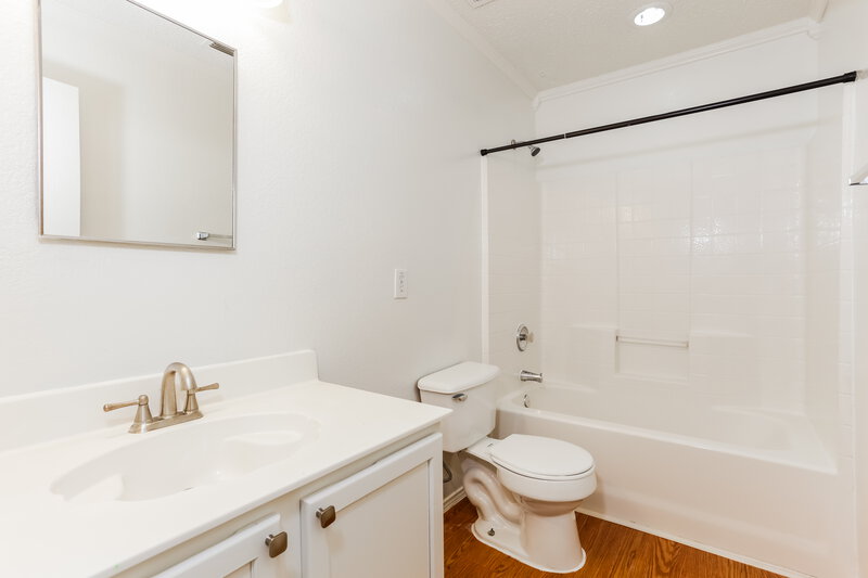 2,770/Mo, 1010 Mazourka Dr Arlington, TX 76001 Bathroom View