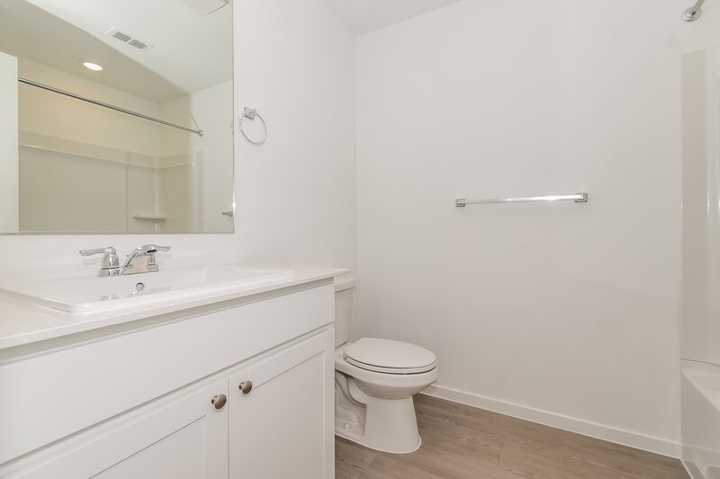 1,705/Mo, 1805 Javelina St Royse City, TX 75189 Main Bathroom View